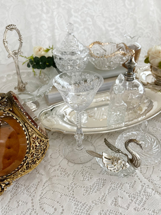 Graceful, Timeless and Meaningful Vintage Gifts to be Cherished