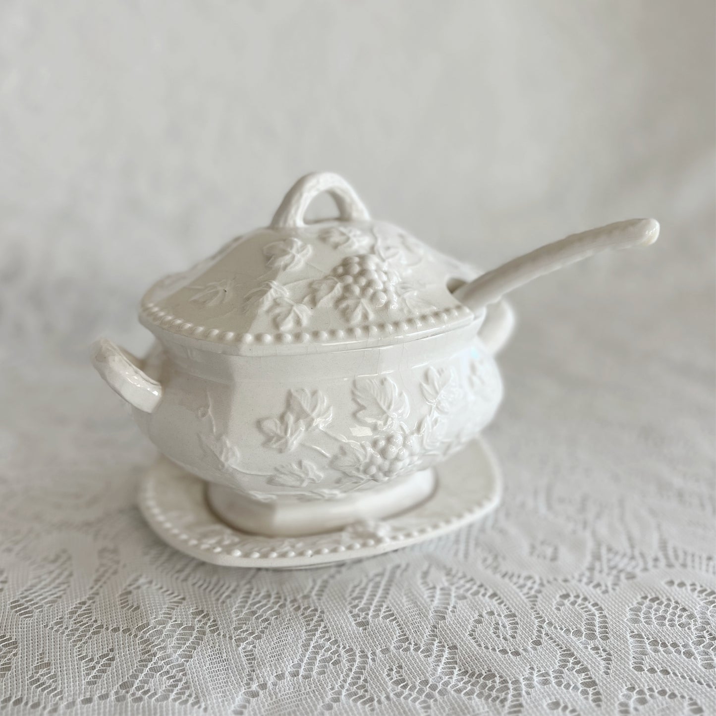 Vintage Arnart Milk White Gravy Boat with Underplate, Lid, and Ladle