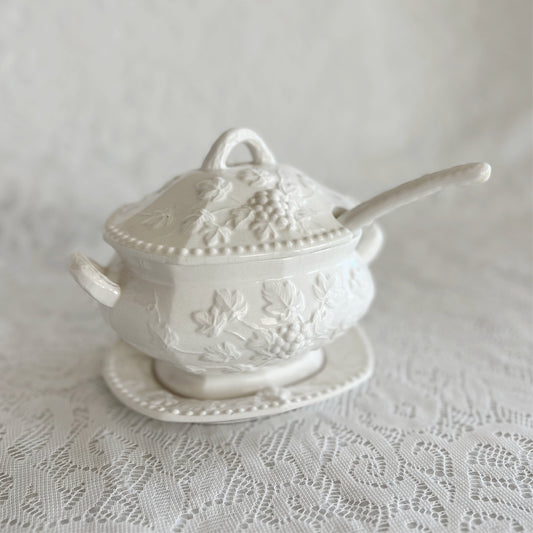 Vintage Arnart Milk White Gravy Boat with Underplate, Lid, and Ladle