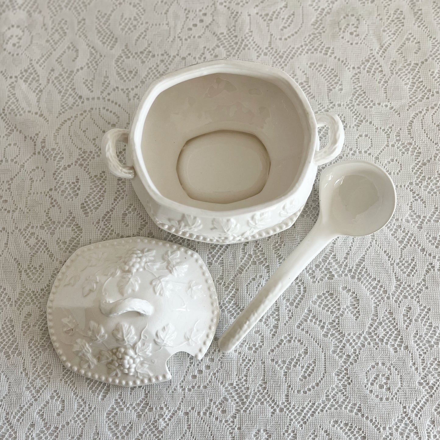 Vintage Arnart Milk White Gravy Boat with Underplate, Lid, and Ladle