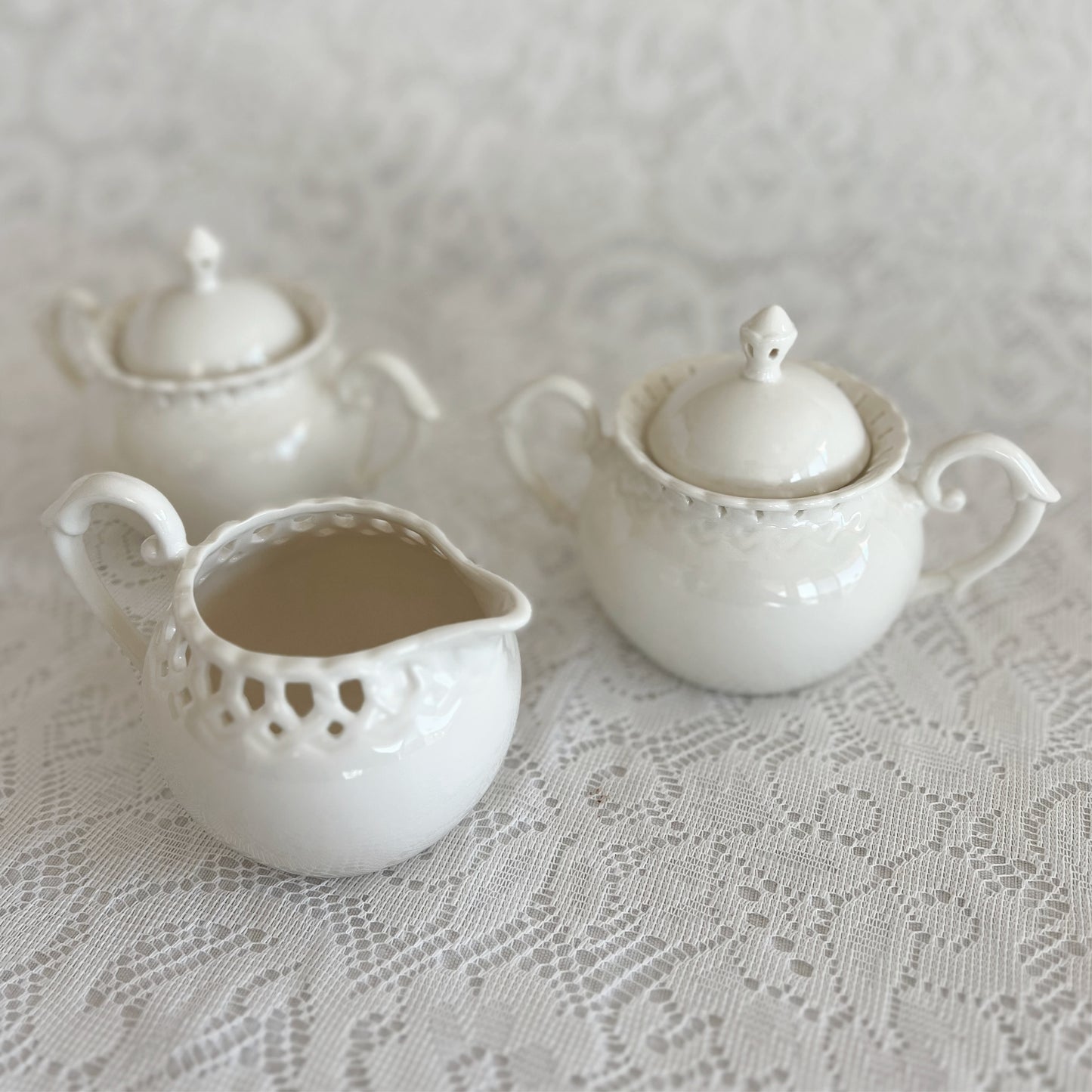 Coastline Imports Heirloom Collection Creamer and Sugar Bowls with Lids, Set of 3