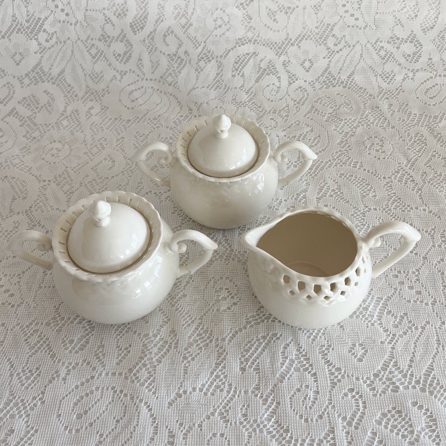 Coastline Imports Heirloom Collection Creamer and Sugar Bowls with Lids, Set of 3