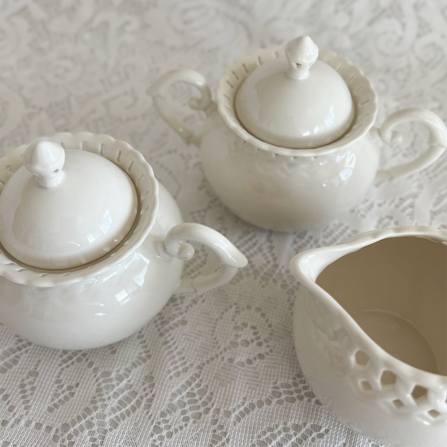 Coastline Imports Heirloom Collection Creamer and Sugar Bowls with Lids, Set of 3